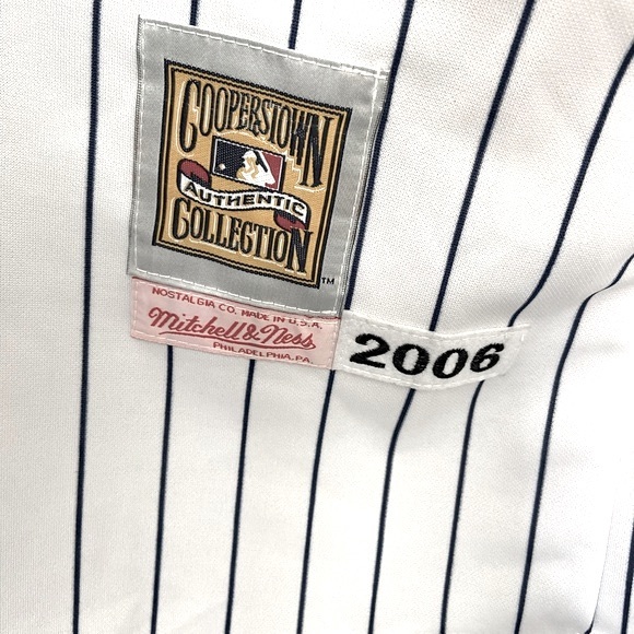 New York Yankees Jersey. 2006 Johnny Damon number 18. Vintage MLB shirt. Size XL - Picture 7 of 8